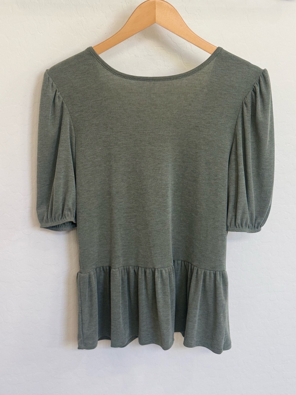 VIBE Sportswear Olive Green Ribbed Peplum Top Lace Up Back Size L